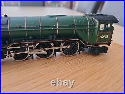 Bachmann Branchline 31-554 Class V2 2-6-2 in BR Green Late Crest OO Scale Loco