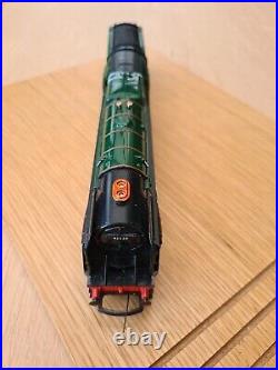 Hornby BR GREEN 2-10-0 CLASS 9F 92220 EVENING STAR OO Scale Locomotive