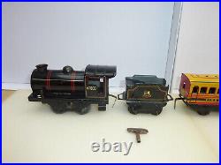 Hornby Meccano clockwork tin tender locomotive and 2 wagons, O scale + Video