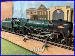 Hornby R063 Class 7MT Britannia 70000 in BR Green, excellent + boxed OO scale