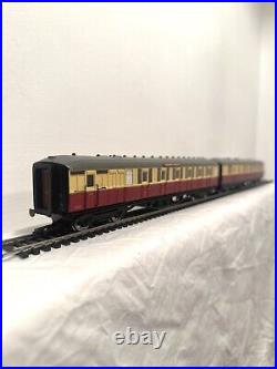 Hornby R2340 Golden Plover LNER A4 Locomotive + 3 LNER Coaches (OO scale)