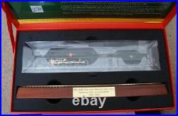 Hornby R3824 Clan Line in Special Presentation Box OO scale