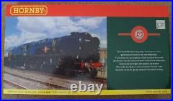 Hornby R3824 Clan Line in Special Presentation Box OO scale