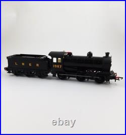 LNER (plain black) 1057 0-6-0 Class J26 Locomotive & Tender OO Gauge 176 Scale