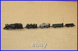 Train Set / Steam Locomotive Atlas 481 A. T. & S. F. + 4 Freight Cars / N Scale
